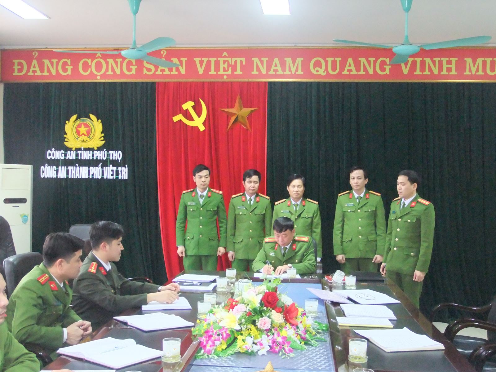 Công an TP Việt Trì tổ chức ký cam kết tăng cường công tác đảm bảo an ninh trật tự Tết nguyên đán Mậu Tuất 2018